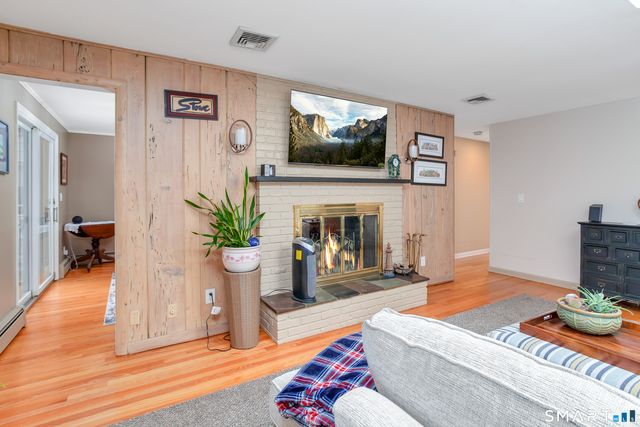 19 Surrey Lane, Branford, CT 06405