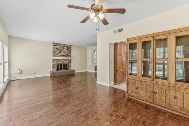 401 Woodmont, Huntsville, TX 77340