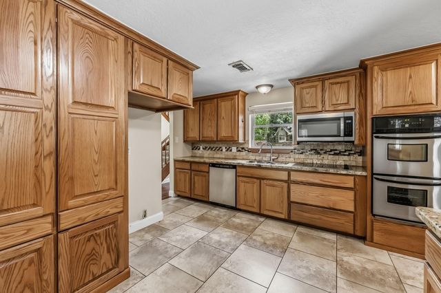 401 Woodmont, Huntsville, TX 77340