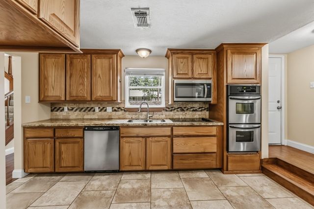 401 Woodmont, Huntsville, TX 77340