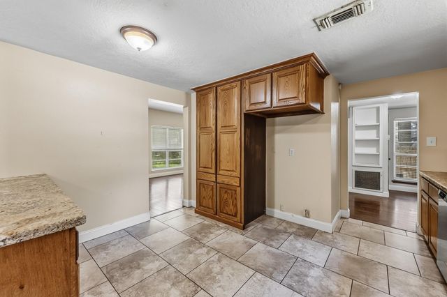 401 Woodmont, Huntsville, TX 77340
