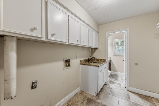 401 Woodmont, Huntsville, TX 77340