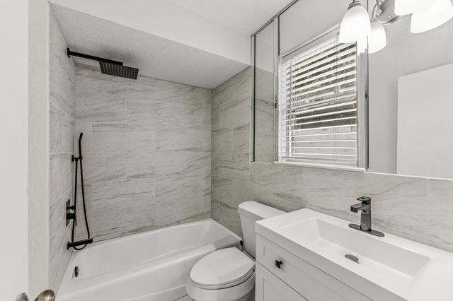 401 Woodmont, Huntsville, TX 77340