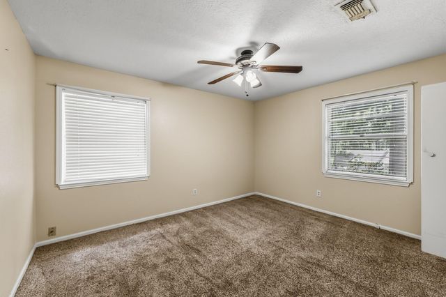 401 Woodmont, Huntsville, TX 77340