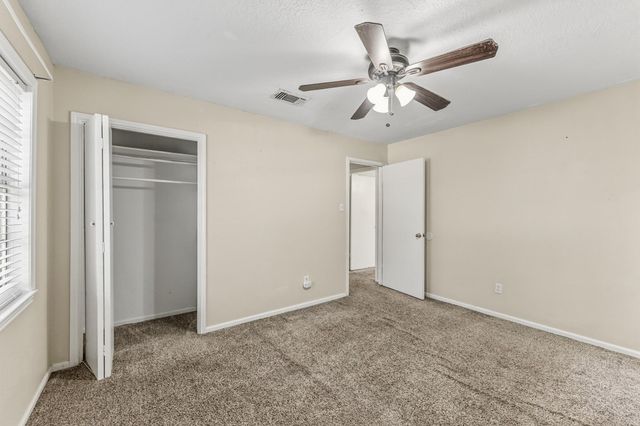 401 Woodmont, Huntsville, TX 77340
