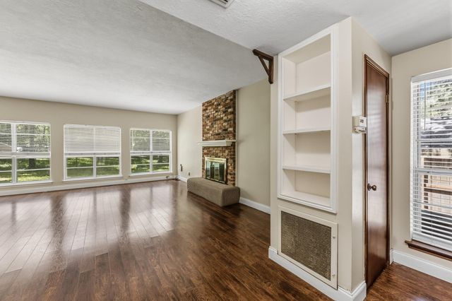 401 Woodmont, Huntsville, TX 77340