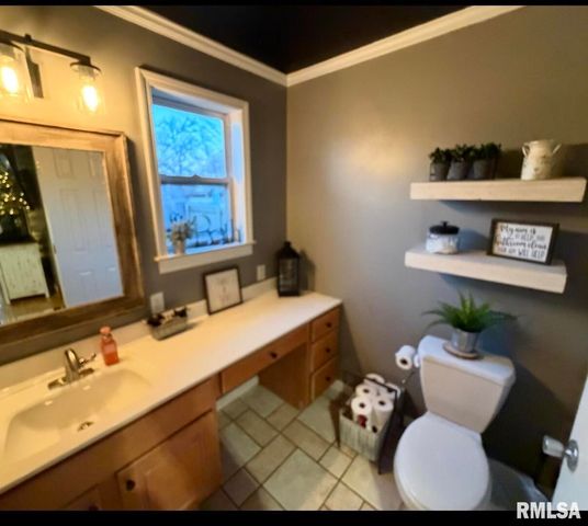 821 E 6TH Street, Centralia, IL 62801