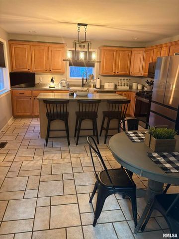 821 E 6TH Street, Centralia, IL 62801