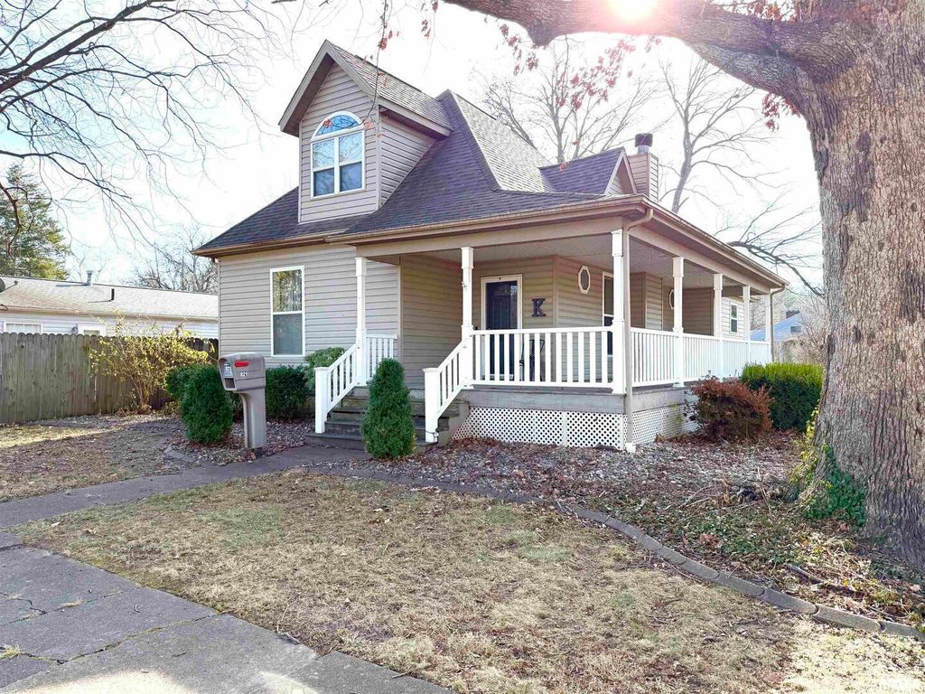 821 E 6TH Street, Centralia, IL 62801