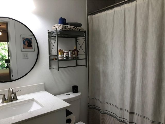 6409 Burns ST 306, Austin, TX 78752