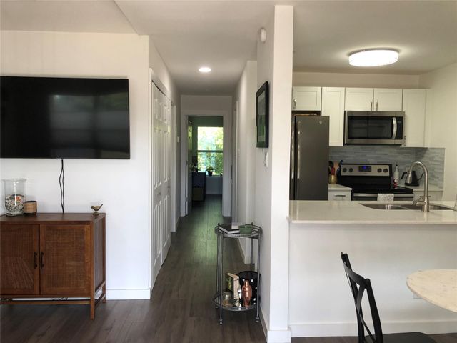 6409 Burns ST 306, Austin, TX 78752