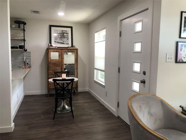 6409 Burns ST 306, Austin, TX 78752