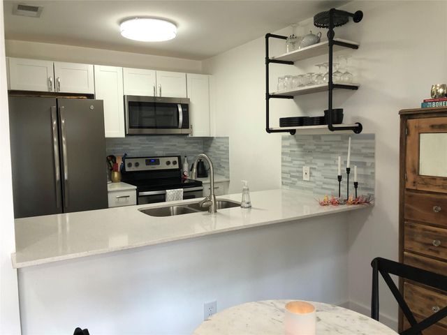 6409 Burns ST 306, Austin, TX 78752