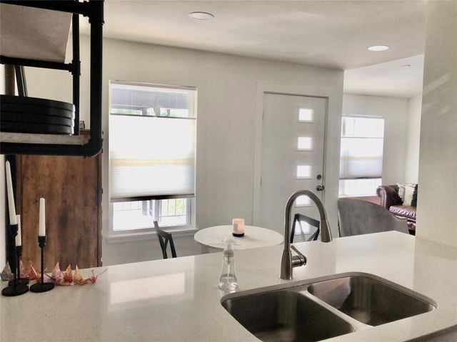 6409 Burns ST 306, Austin, TX 78752