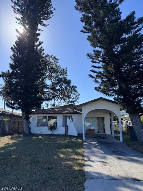 764 108th AVE N, Naples, FL 34108