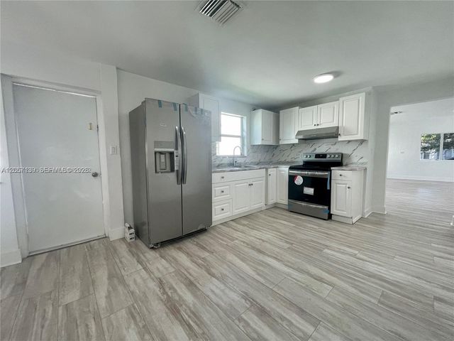 1520 SW 10th St, Miami, FL 33135