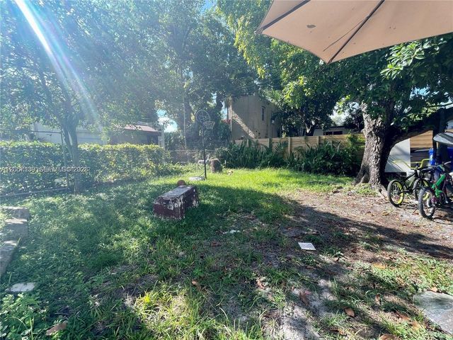 1520 SW 10th St, Miami, FL 33135