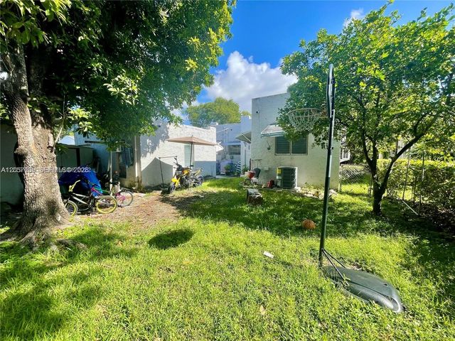 1520 SW 10th St, Miami, FL 33135