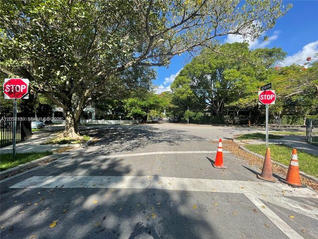 1520 SW 10th St, Miami, FL 33135