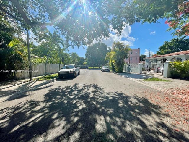 1520 SW 10th St, Miami, FL 33135
