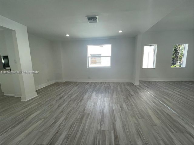 1520 SW 10th St, Miami, FL 33135
