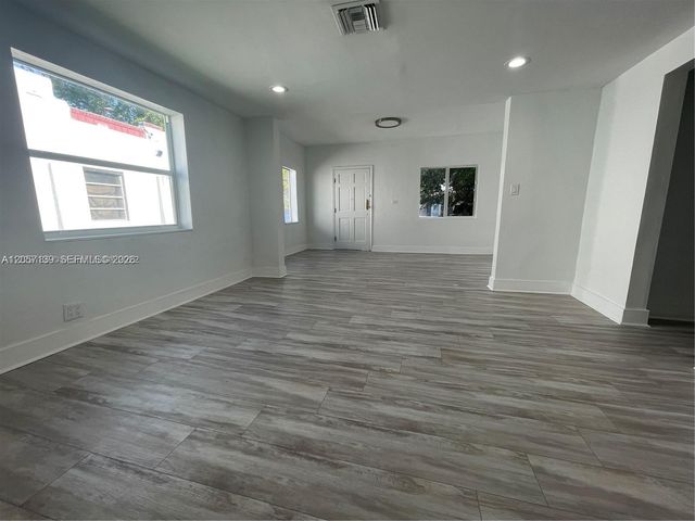 1520 SW 10th St, Miami, FL 33135