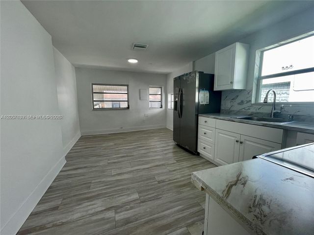1520 SW 10th St, Miami, FL 33135