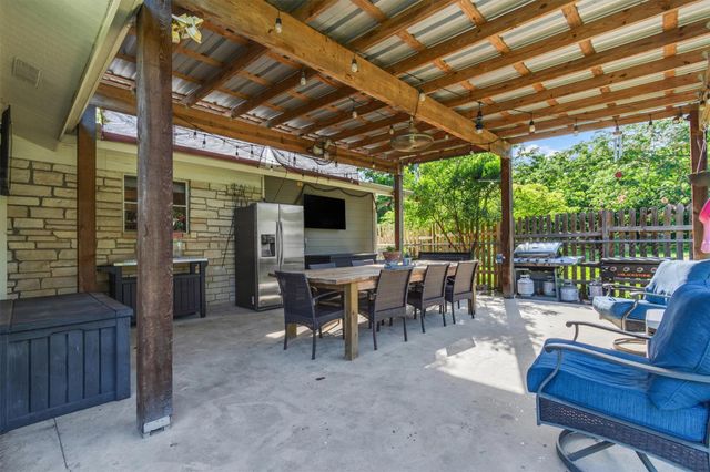 1009 Crepe Myrtle DR, San Marcos, TX 78666