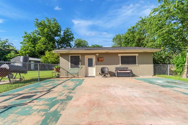 1009 Crepe Myrtle DR, San Marcos, TX 78666