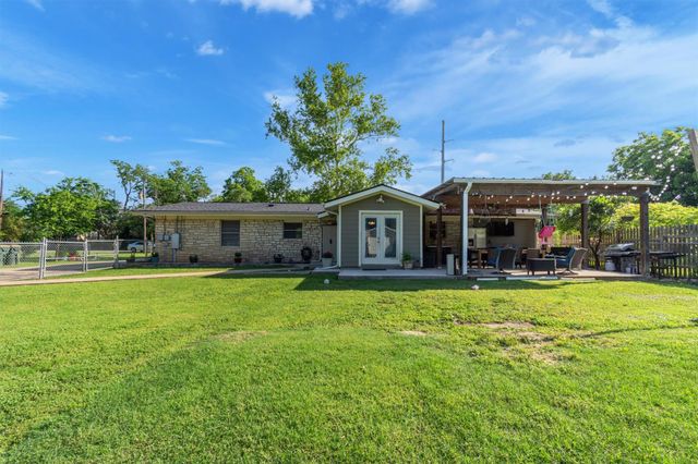 1009 Crepe Myrtle DR, San Marcos, TX 78666