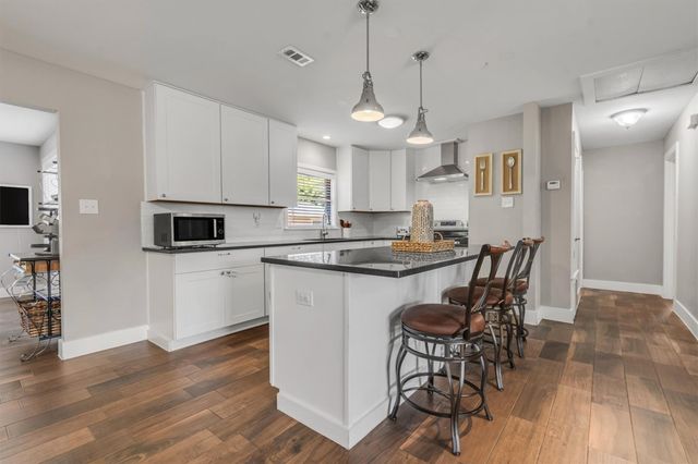 1009 Crepe Myrtle DR, San Marcos, TX 78666