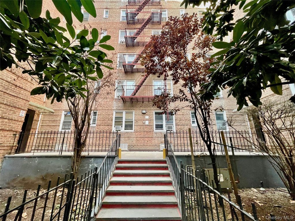 134-33 Blossom Ave 3B, Flushing, NY 11355 — exterior