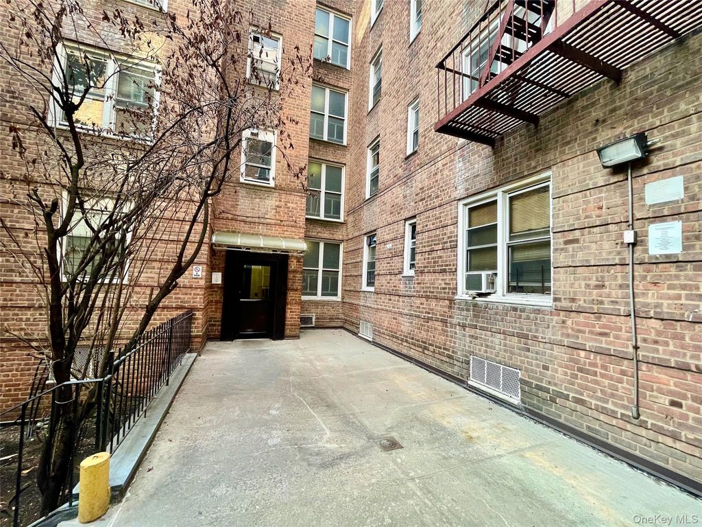 134-33 Blossom Ave 3B, Flushing, NY 11355 — photo 2