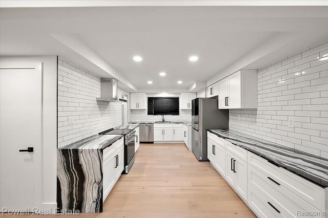 23450 Wildwood Street, Oak Park, MI 48237