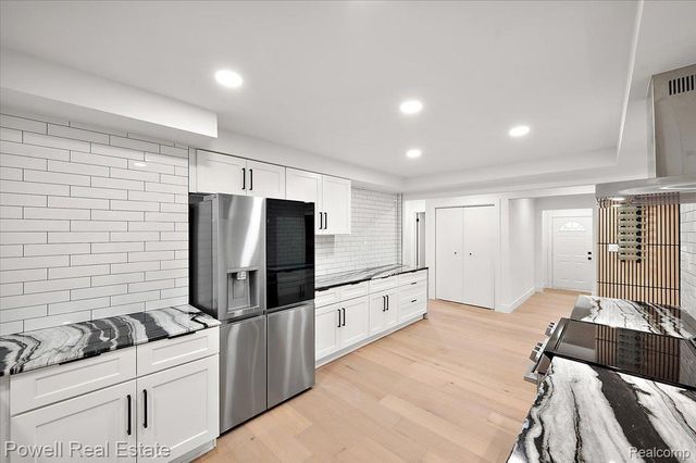 23450 Wildwood Street, Oak Park, MI 48237