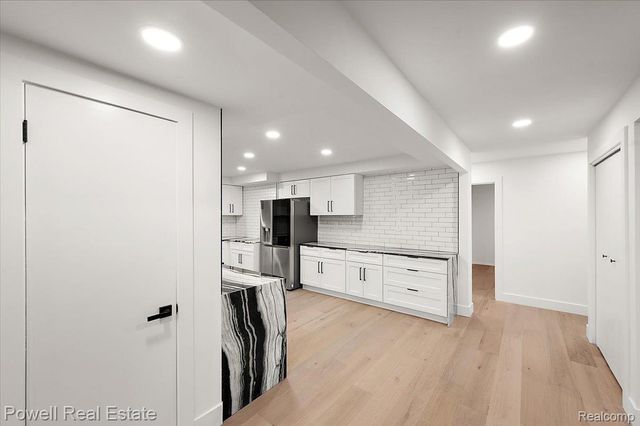 23450 Wildwood Street, Oak Park, MI 48237