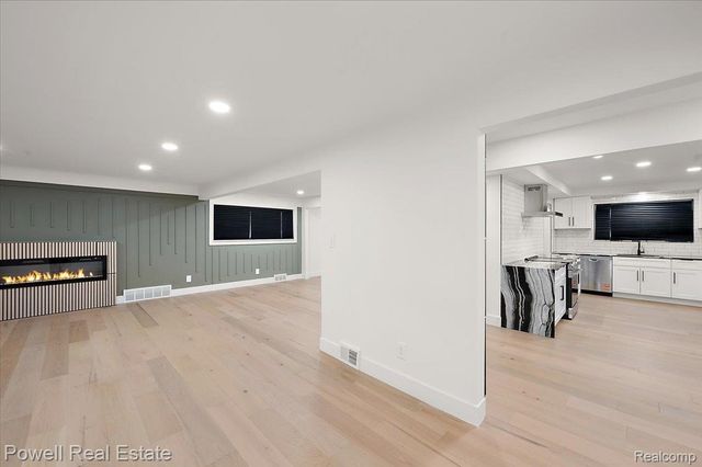 23450 Wildwood Street, Oak Park, MI 48237