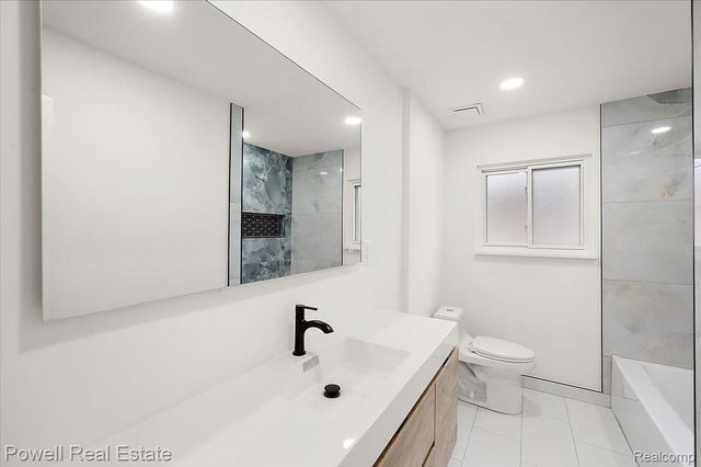 23450 Wildwood Street, Oak Park, MI 48237