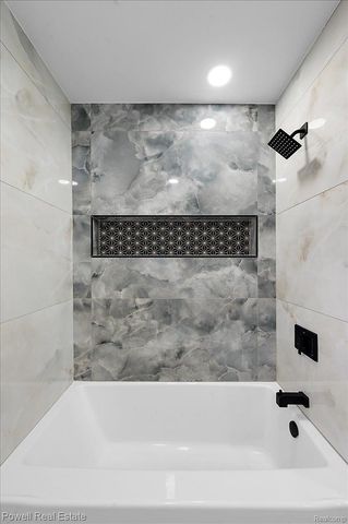 23450 Wildwood Street, Oak Park, MI 48237