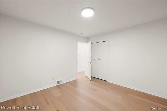 23450 Wildwood Street, Oak Park, MI 48237