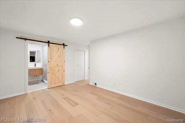 23450 Wildwood Street, Oak Park, MI 48237