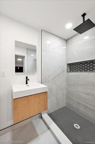 23450 Wildwood Street, Oak Park, MI 48237