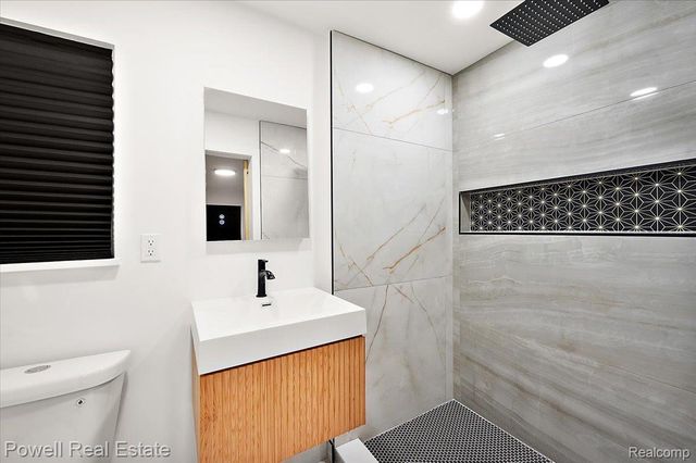 23450 Wildwood Street, Oak Park, MI 48237