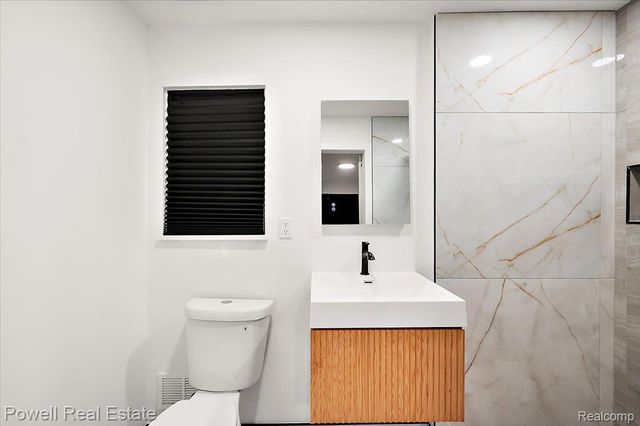 23450 Wildwood Street, Oak Park, MI 48237