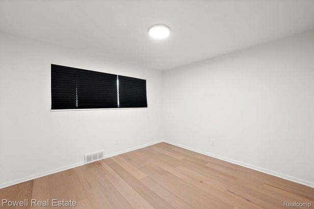 23450 Wildwood Street, Oak Park, MI 48237