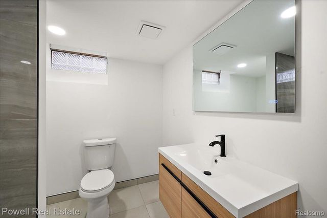 23450 Wildwood Street, Oak Park, MI 48237