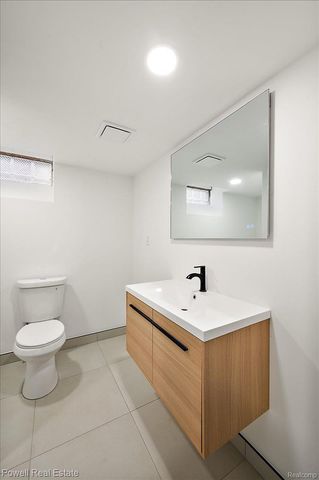 23450 Wildwood Street, Oak Park, MI 48237