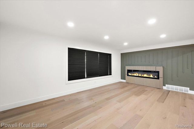 23450 Wildwood Street, Oak Park, MI 48237