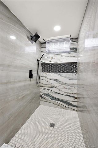 23450 Wildwood Street, Oak Park, MI 48237