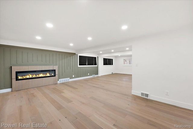 23450 Wildwood Street, Oak Park, MI 48237